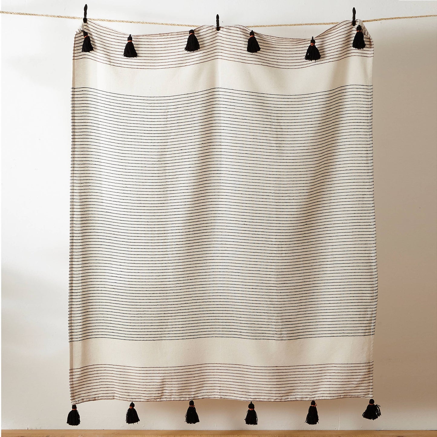 Banda Tasselled Throw Pecan/Black/ cream