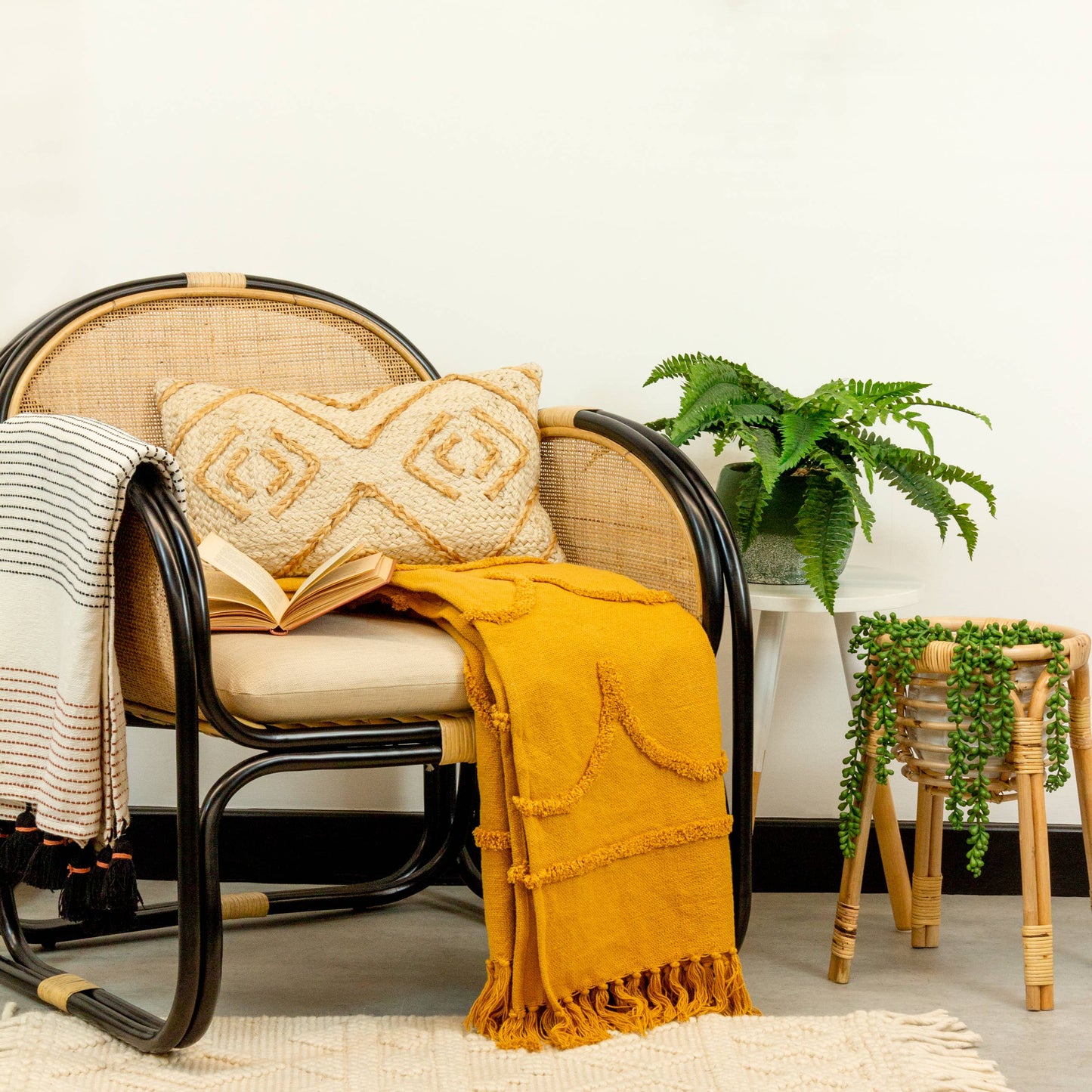 Banda Tasselled Throw Pecan/Black/ cream